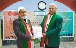 পাহাড়ের মানুষের কথা লিখে ৫০ টি বছর পার করা দৈনিক গিরিদর্পণ সম্পাদক এ,কে,এম মকছুদ আহমেদকে সম্মাননা প্রদান করলে সিএইচটি মিডিয়া