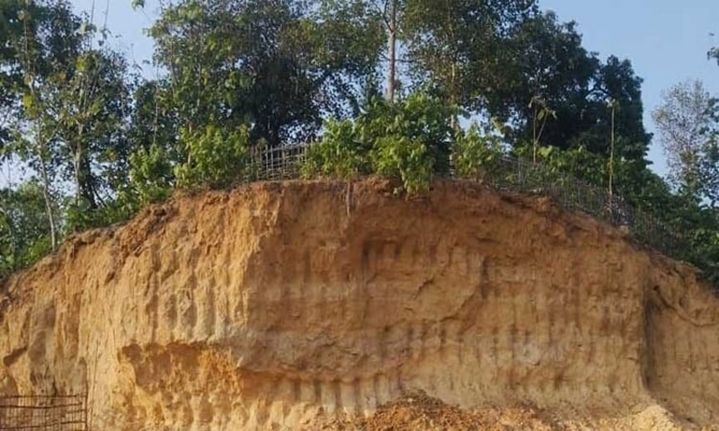 খাগড়াছড়িতে প্রশাসনের নিয়মিত অভিযানের পরও থামানো যাচ্ছে না পাহাড় কাটা